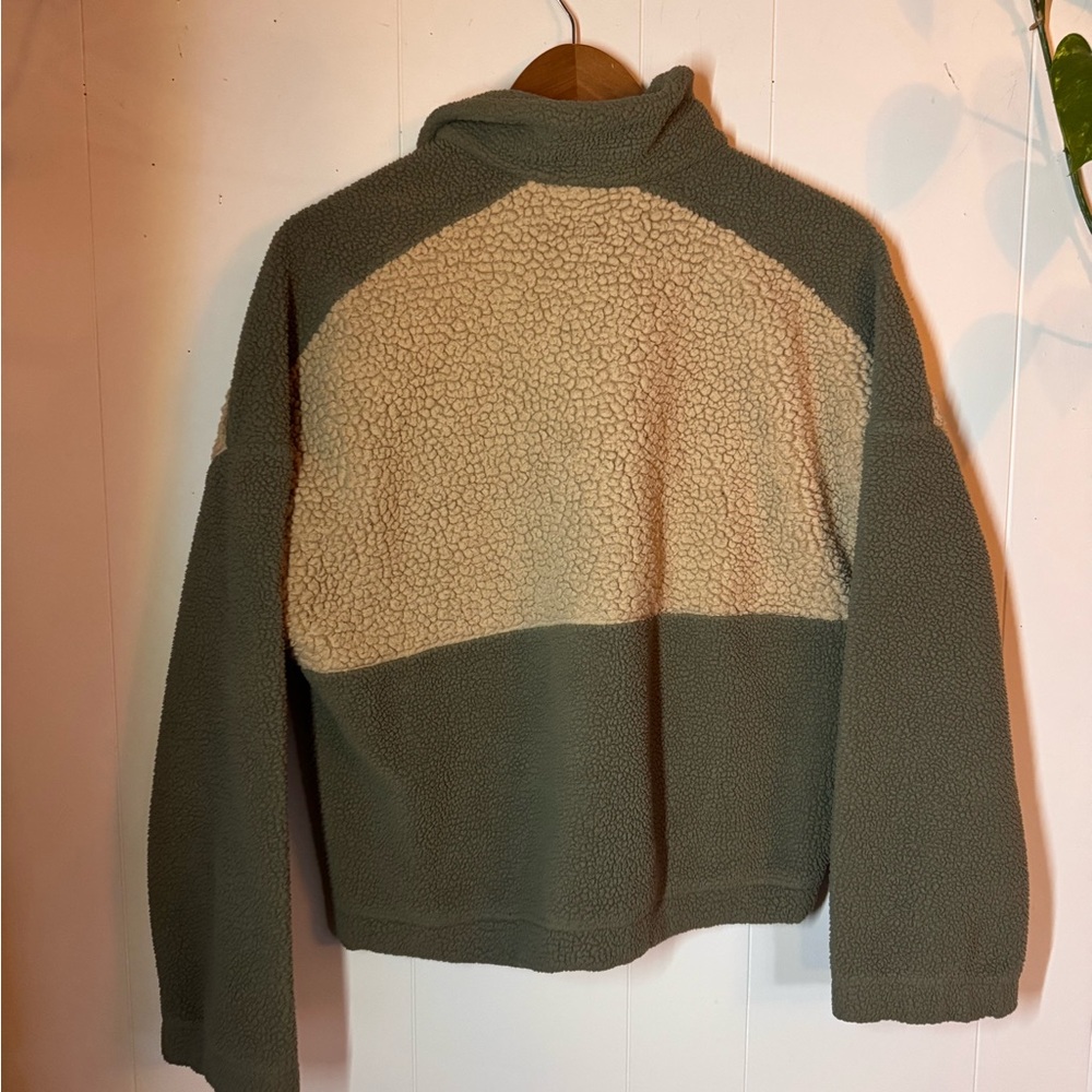 Columbia Olive and Cream Fleece with Blue Accent - Picture 6 of 9